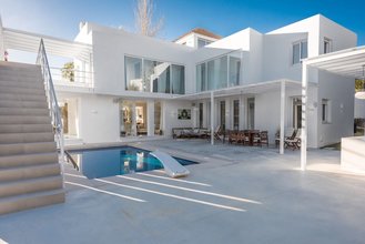 Villa with Mountain Views for sale in Las Brisas