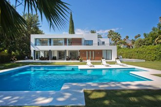Frontline Golf Villa for sale in Las Brisas