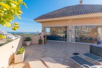 Penthouse with Sea Views for sale in Aloha Hill Club