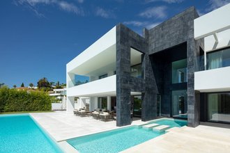 Villa with Sea Views for sale in La Cerquilla