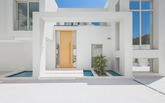 Villa with Sea Views for sale in Nueva Andalucia