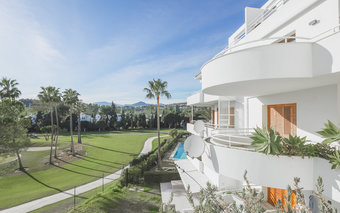 Frontline Golf Apartment for sale in Alcores del Golf