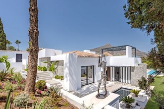 Frontline Golf Villa for sale in Aloha Golf