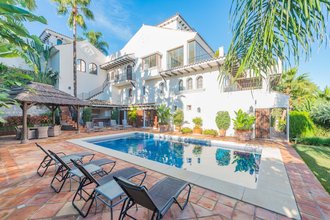 Villa with Sea Views for sale in Nueva Andalucia