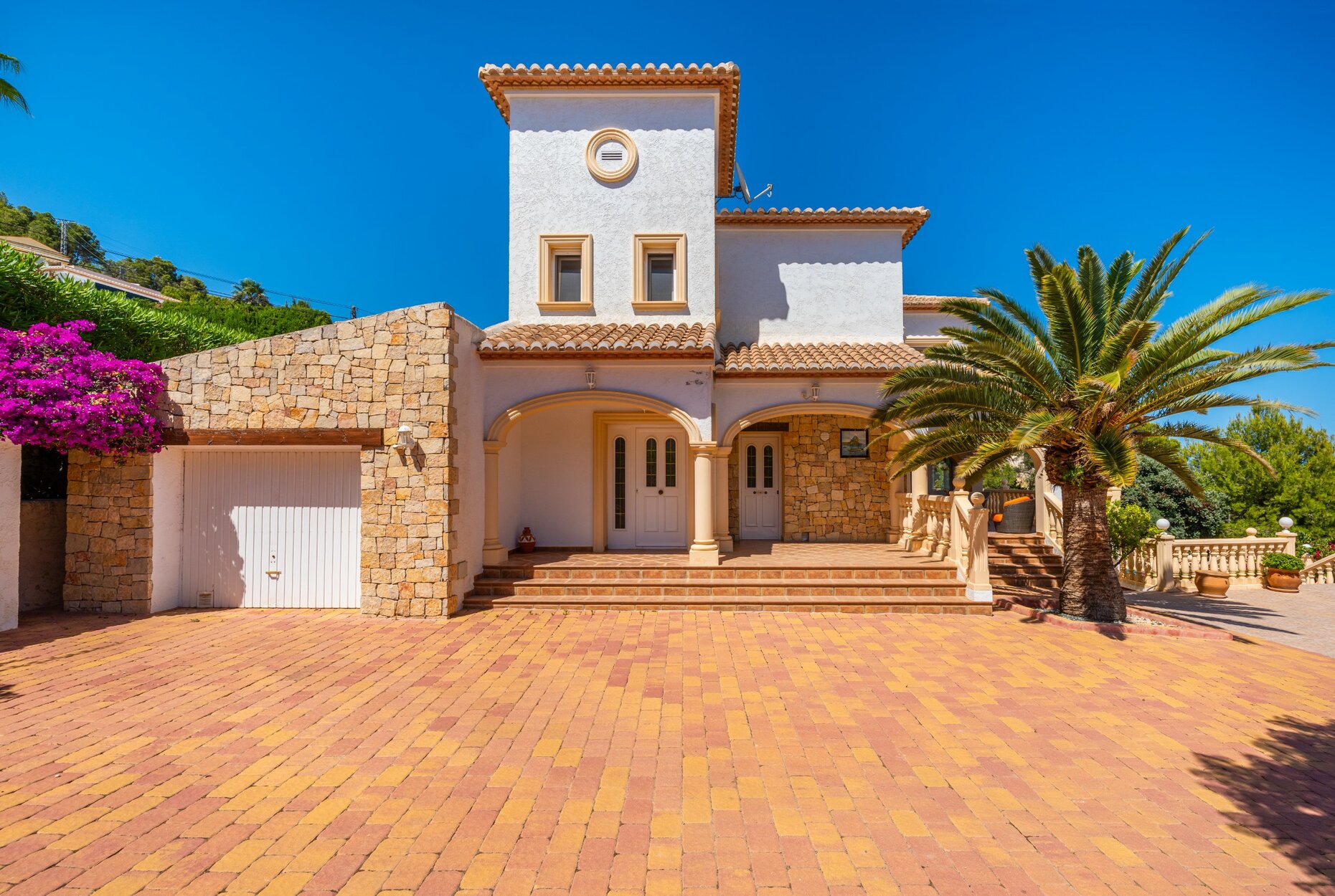 4 Bed 3 Bath Villa for Sale in Calpe H1816CA