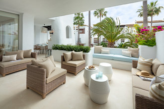 Apartment with Sea Views for sale in Puente Romano